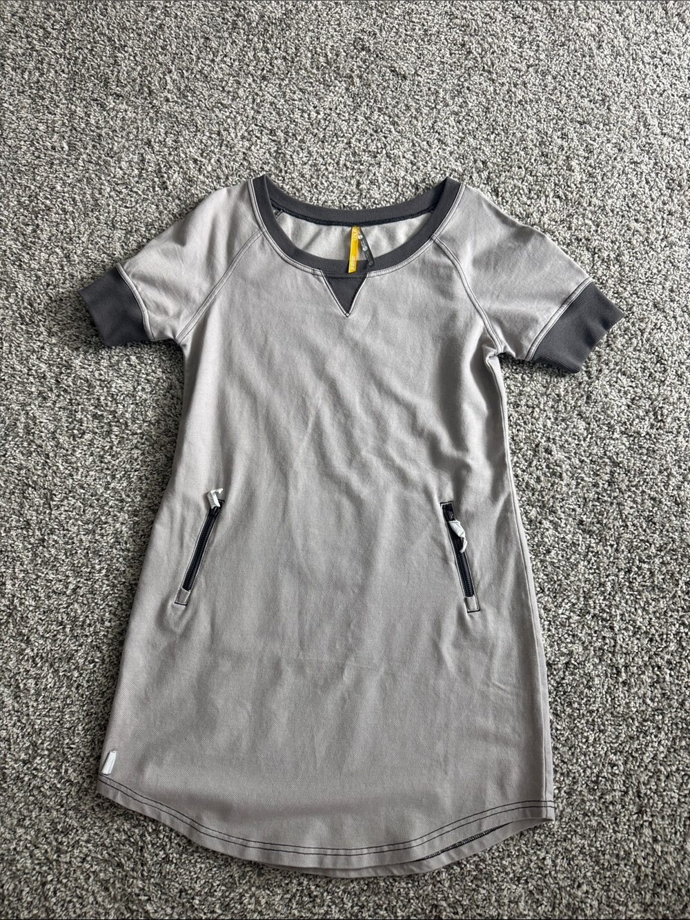 Lolë Grey V-Neck Short Sleeve Athleisure Dress Zip Pockets Size M